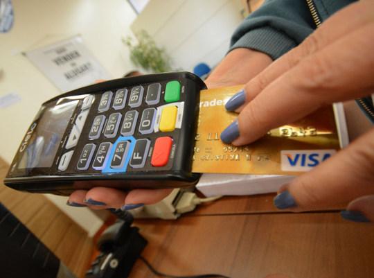 Quase 10 mil famílias saíram das dívidas em abril na Capital