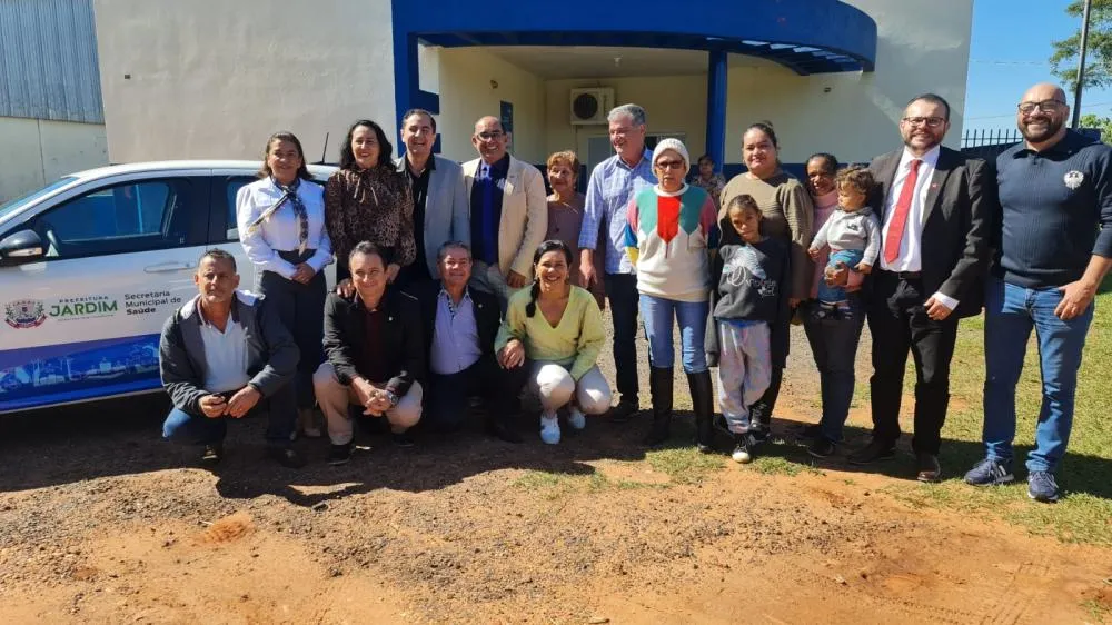 Vereadores acompanham entrega de veículo e cadeira odontológica para o distrito do Boqueirão