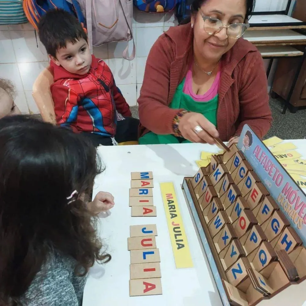 CIEI Cida Jacob utiliza Alfabeto Móvel Degrau para estimular alfabetização no Maternal II