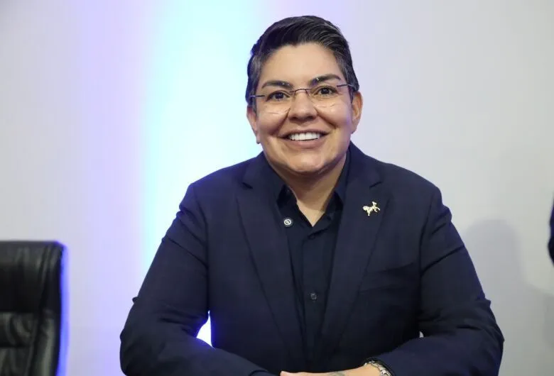 “Dona de zona” ganha 3 mil seguidores após se livrar de cassação por cobrar melhorias em postos