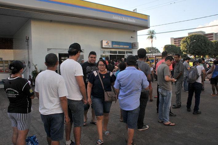 Mega-Sena sorteia hoje terceiro maior prêmio da história
