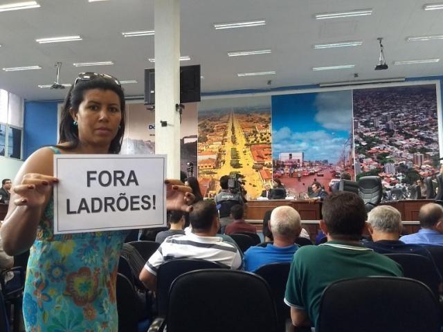 Movimento faz protesto pela cassação de vereadores acusados de corrupção