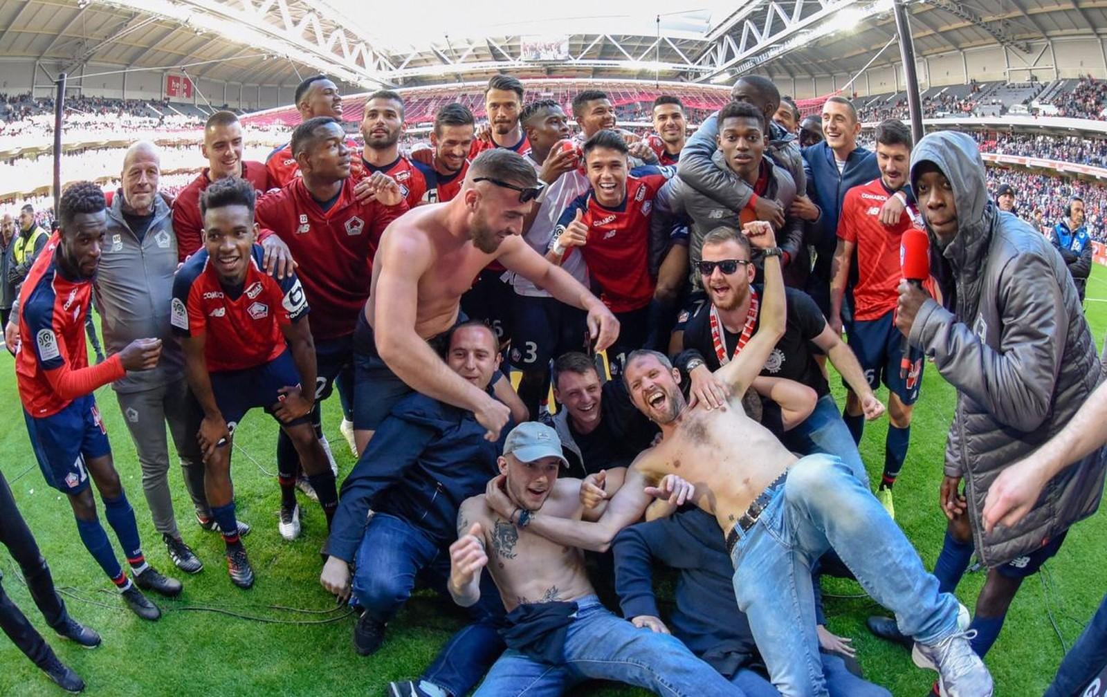 Brasileiros comemoram classificação do Lille para a Champions: 