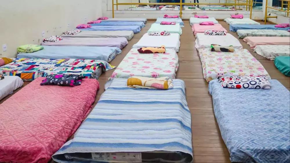 Em madrugada fria, 70 pessoas se abrigam no Parque Ayrton Senna