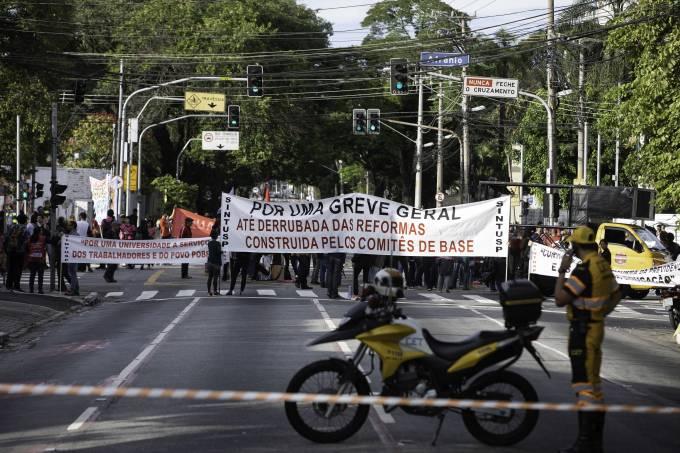 Protesto contra cortes paralisa universidades