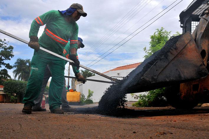 Prefeitura firma mais um contrato para tapa-buraco