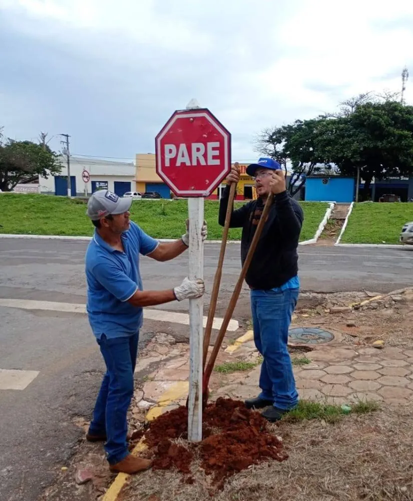 Prefeitura de Jardim recupera placas e faixas para melhorar tráfego urbano