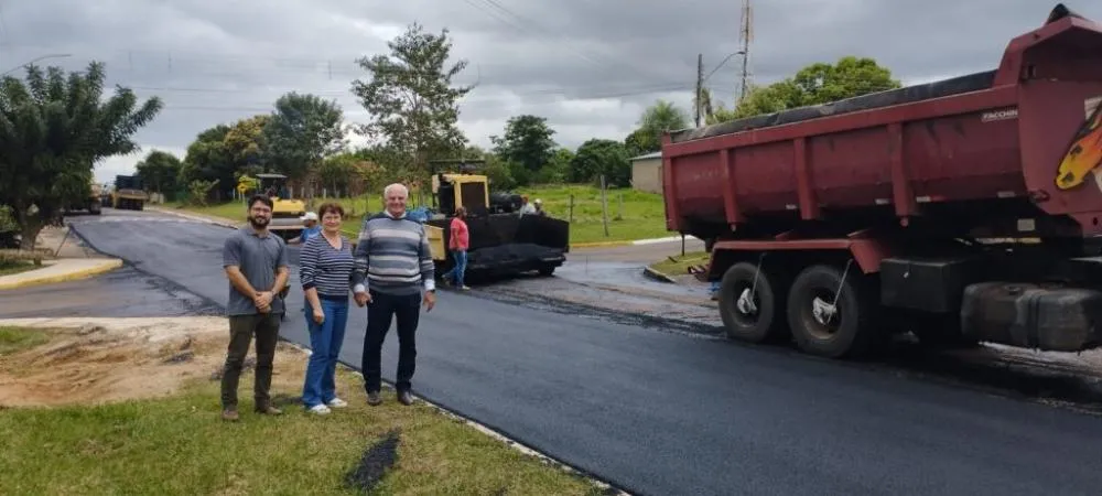 Prefeitura e Governo do Estado iniciam recapeamento em 20 ruas de Caracol