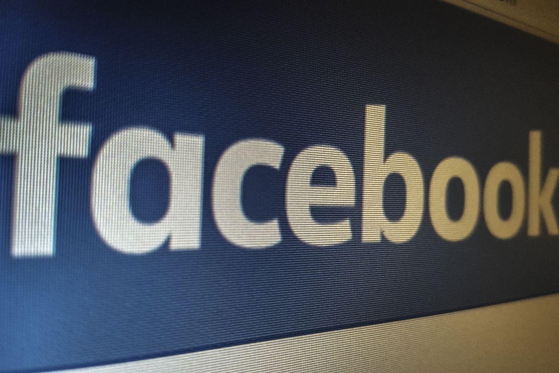 Facebook apaga fake news e contas de extrema-direita