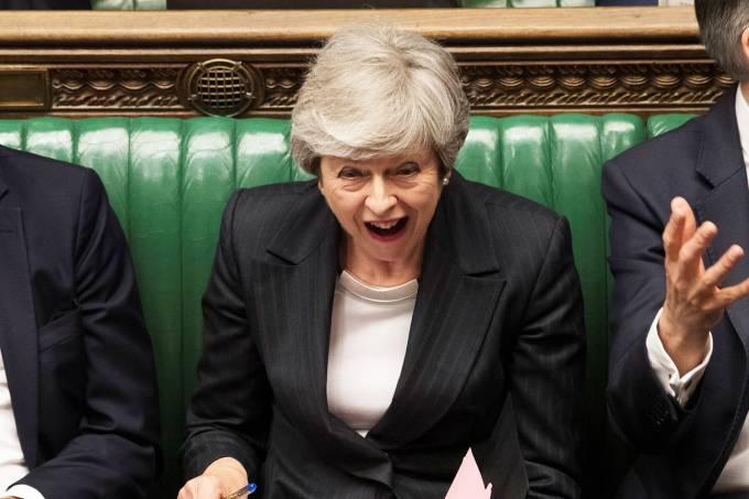Pressionada por aliados sobre Brexit, May recusa renunciar