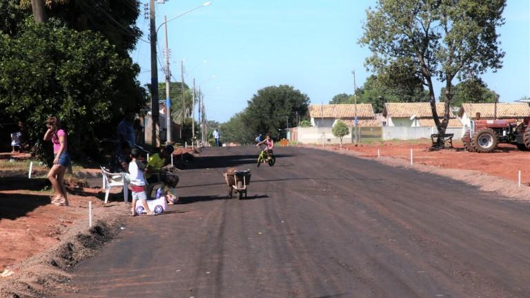 Obras de drenagem e pavimentação no Bellinate são retomadas