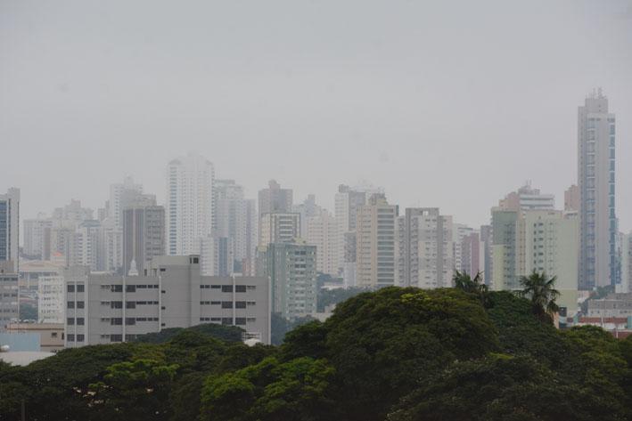 Chegada de frente fria derruba temperatura e há previsão de chuva