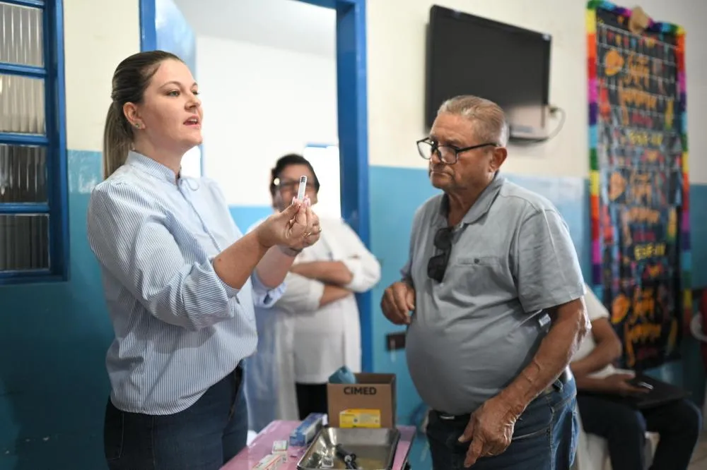 Pacientes do ESF 4 recebem treinamento sobre nova caneta de insulina em Jardim