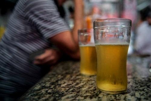 Bares venderão cervejas pela metade do preço na Capital