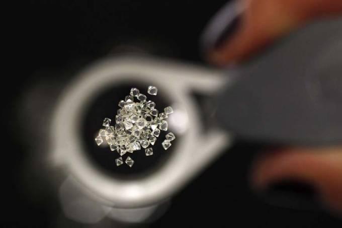 Diamante de € 45 milhões é roubado em Paris