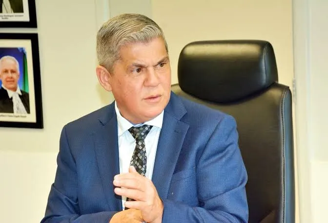 Conselheiro corre risco de despejo com reforço policial em condomínio de luxo