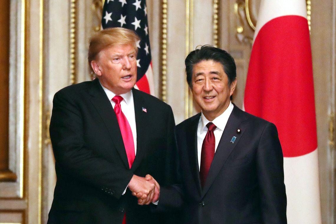 Donald Trump se reúne em Tóquio com premiê japonês