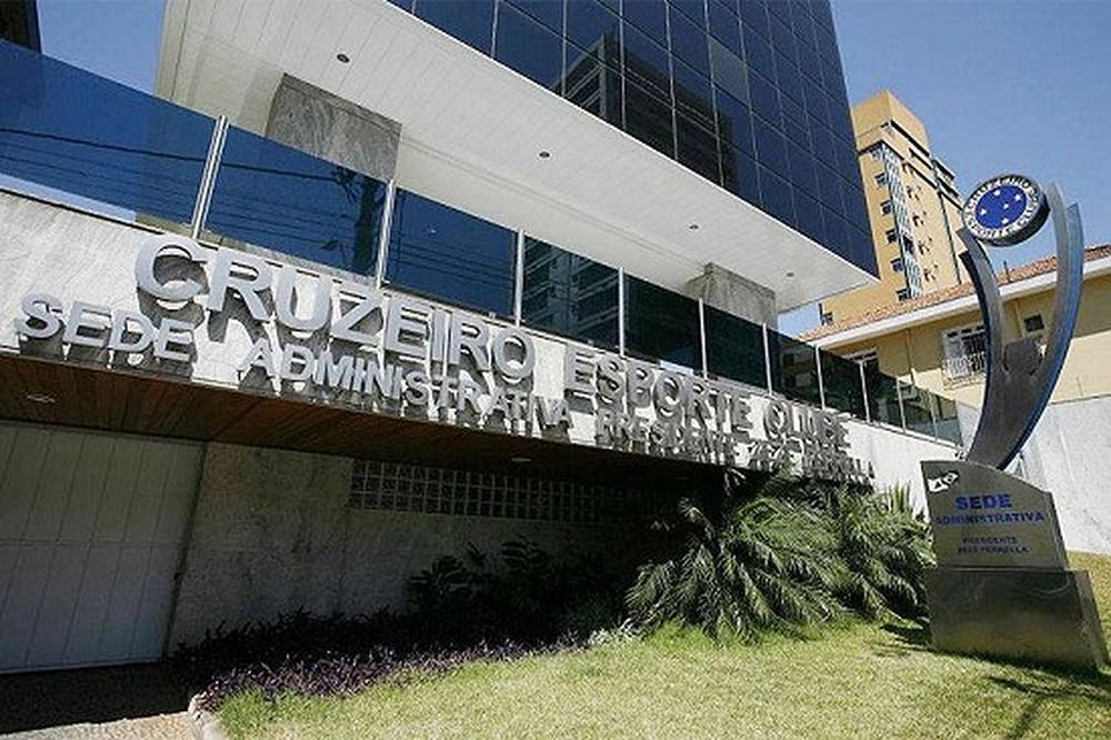 Quais punições e sanções o Cruzeiro está sujeito por causa de irregularidades em negociações
