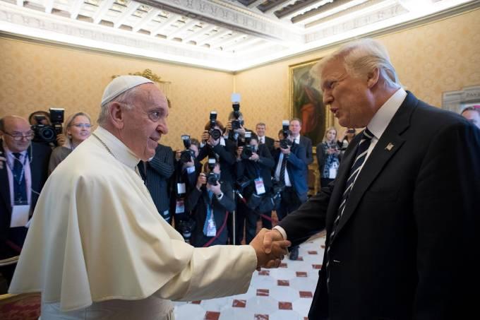 Papa Francisco a Trump: ‘Quem constrói muros acaba prisioneiros deles’