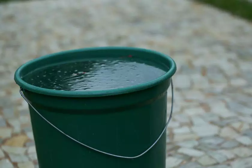 Bebê morreu em Campo Grande ao brincar com lápis e sapatinho em balde com 15cm de água