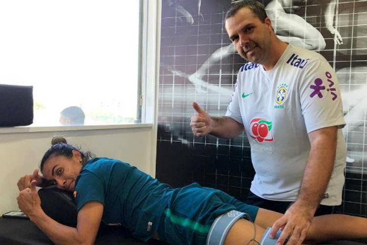 Copa feminina: Marta mostra otimismo em tratamento de lesão