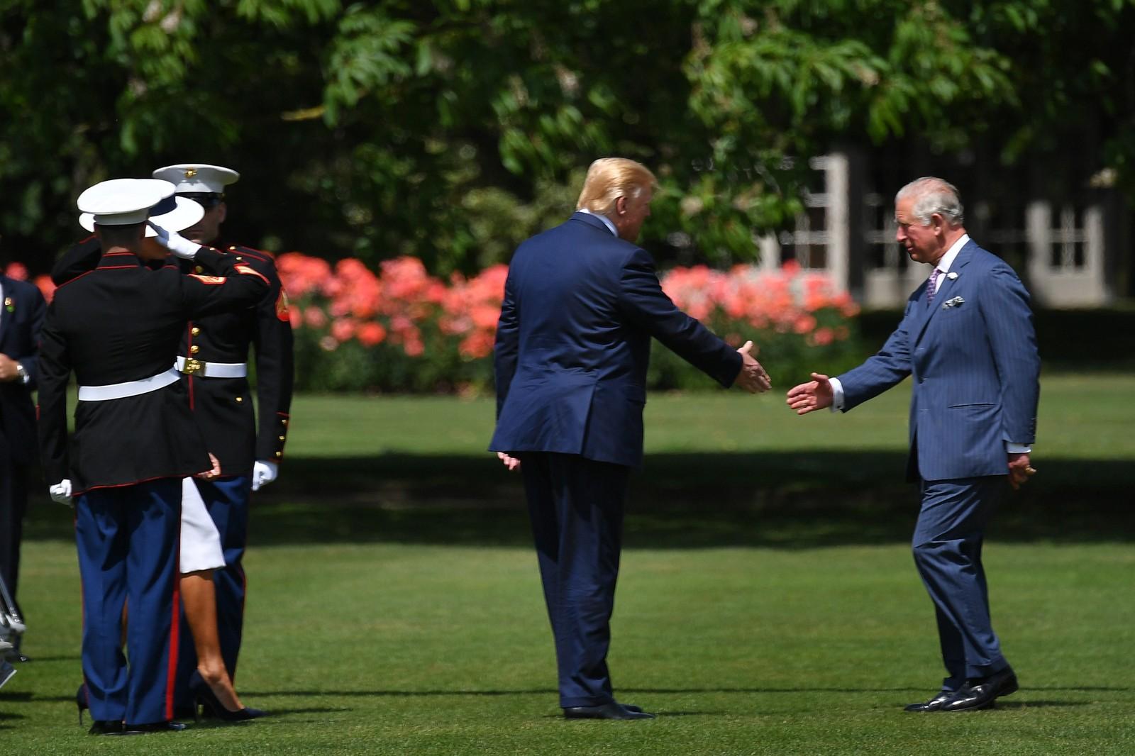 Trump chega a Londres para visita oficial e critica prefeito