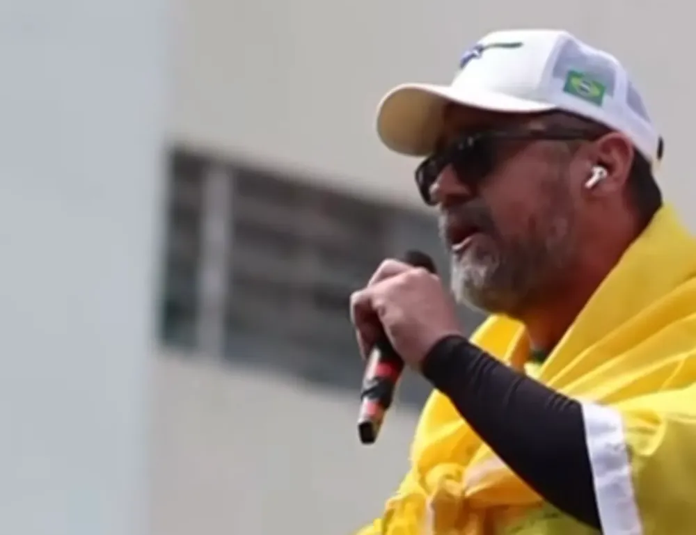 Após discurso e vídeo com palavras de baixo calão, deputado tem conta suspensa na rede social