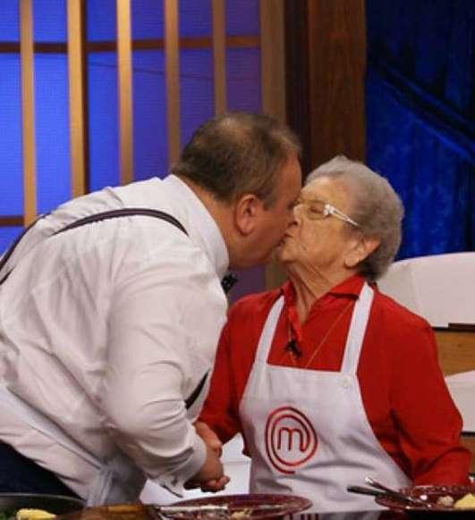 Palmirinha dá selinho em Erick Jacquin no Master Chef
