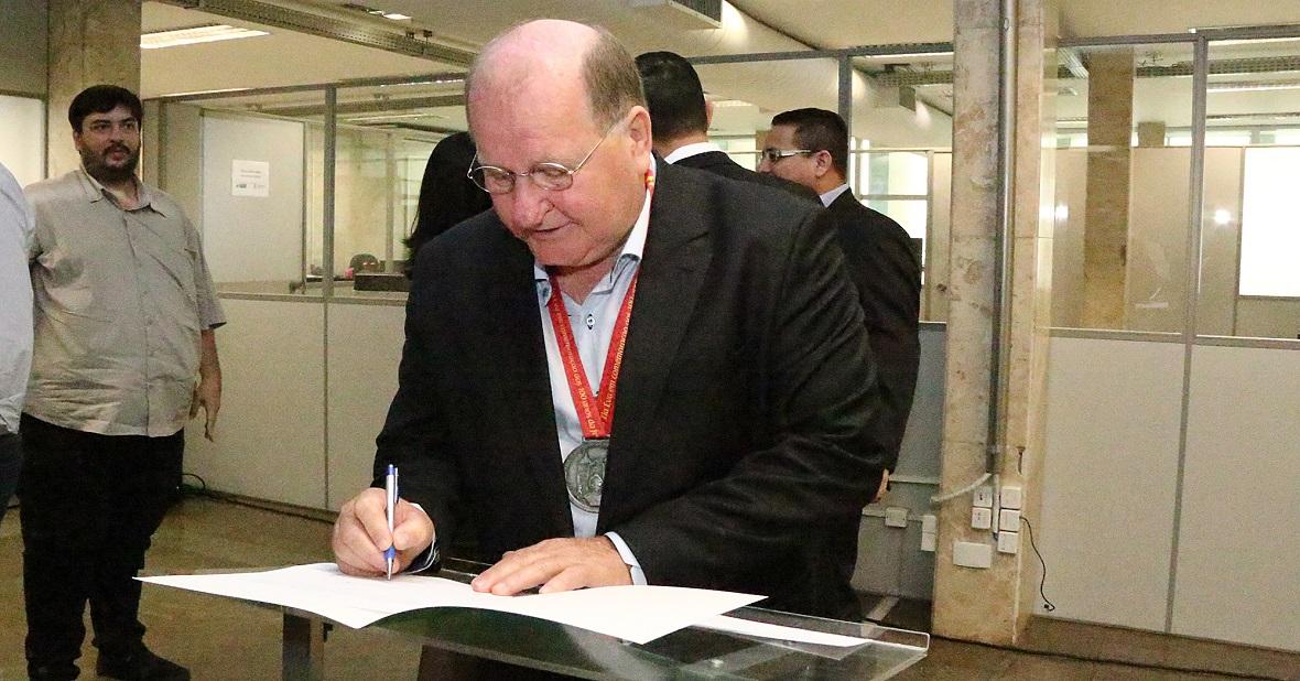 Governo do Estado dá posse ao novo diretor-presidente da Funtrab