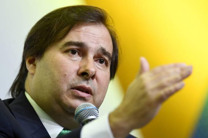 Maia cobra agenda do governo e vê país em rota de ‘colapso social’