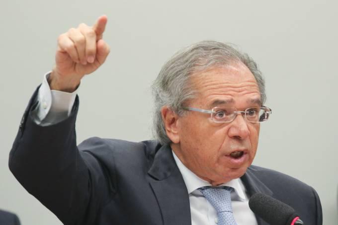 Não haverá concursos públicos por um tempo, diz Guedes