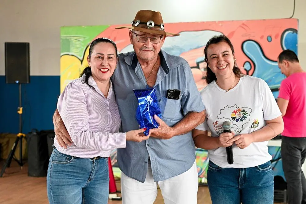 Baile do Conviver +60 homenageia pais com música e emoção em Jardim