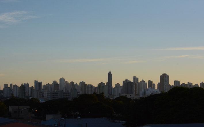 Sol predomina e baixa umidade do ar atinge o estado hoje