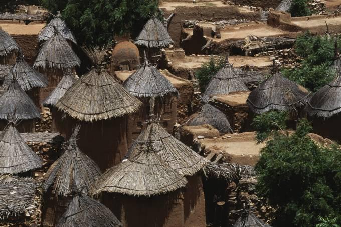 Ataque a vilarejo no Mali deixa ao menos 95 mortos