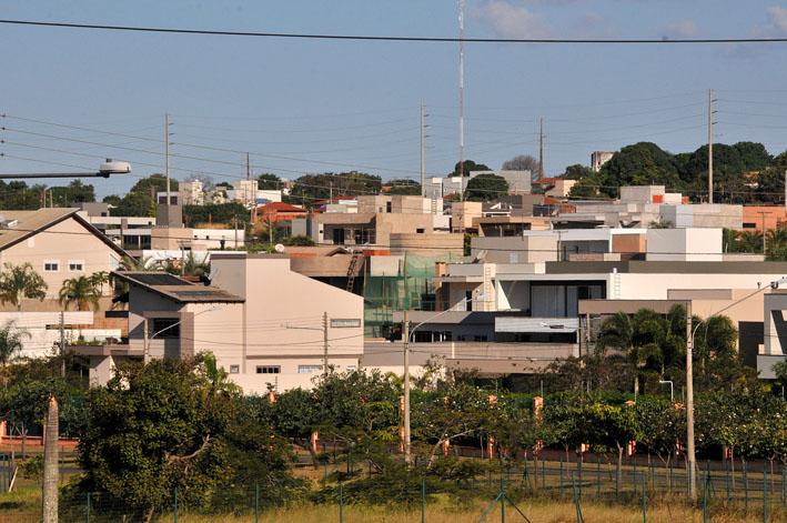 Acusada de negligência, prefeitura renova licença do Alphaville 3