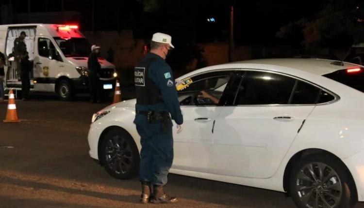 Orla Segura: Ação policial recolhe 14 CNHs e leva uma pessoa para a delegacia