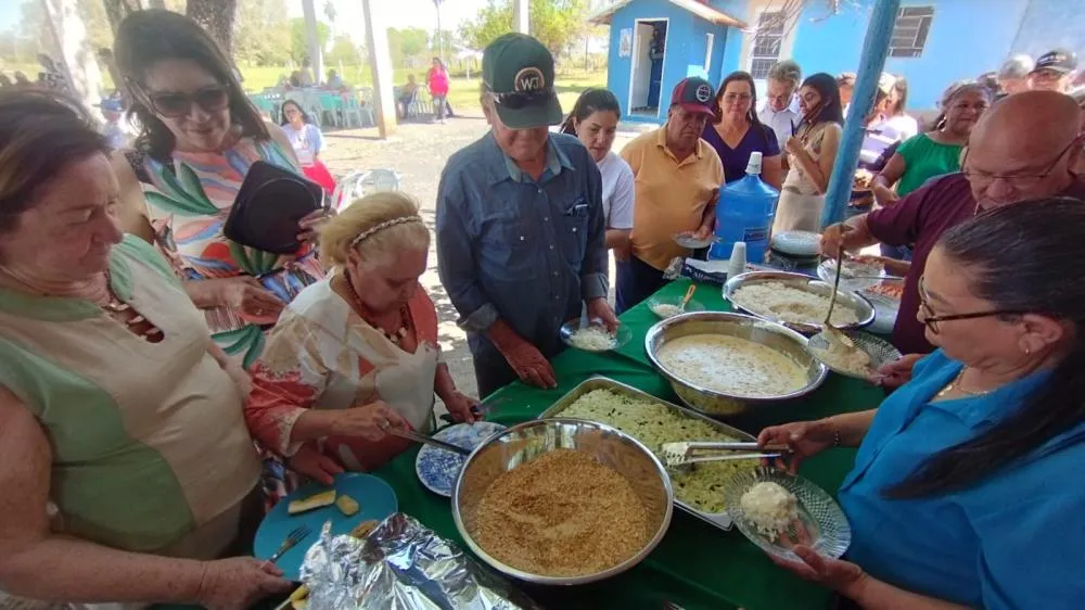 Prefeitura de Caracol promove almoço dançante para idosos do SCFV 60+ em parceria com Sicredi