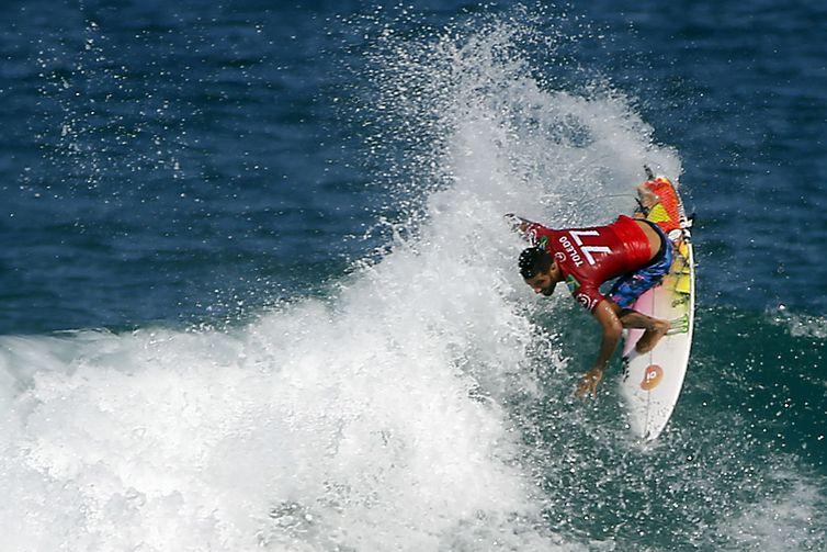 Felipe Toledo conquista bi-mundial de surfe