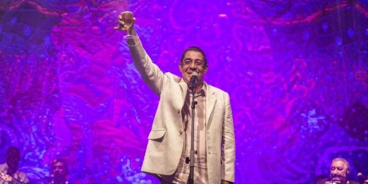Zeca Pagodinho é internado e passa por cirurgia no Rio