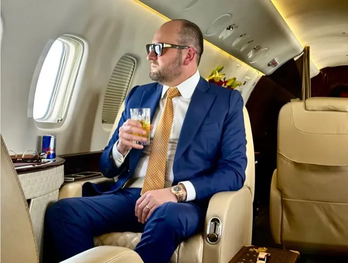 Fraudes no INSS: PF faz buscas contra Nelson Willians, advogado famoso por ostentação na web