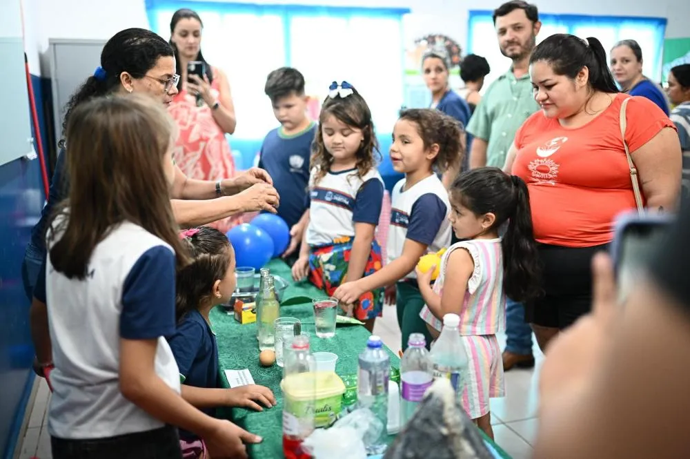 Escola Municipal Zeus Benevides realiza 1ª Feira de Ciências com sucesso e grande participação da comunidade