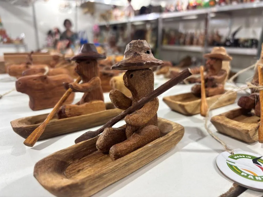 Oficina gratuita de escultura em madeira une arte e identidade pantaneira no CAT