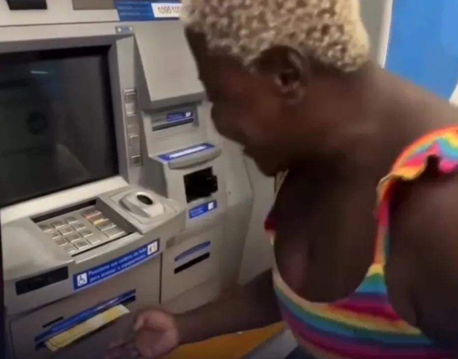 Influenciadora comemora saque do Bolsa Família e vídeo viraliza nas redes sociais