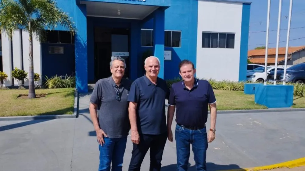 Secretário Eduardo Rocha visita Caracol e acompanha obras em andamento