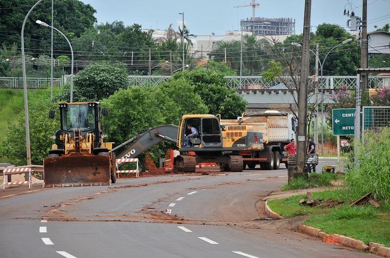 Obras podem ser paralisadas por falta de pagamento, diz Trad