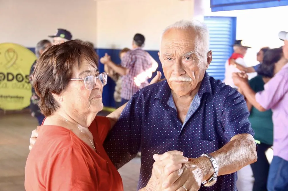 Baile do Conviver celebra a vida e fortalece vínculos entre idosos de Jardim