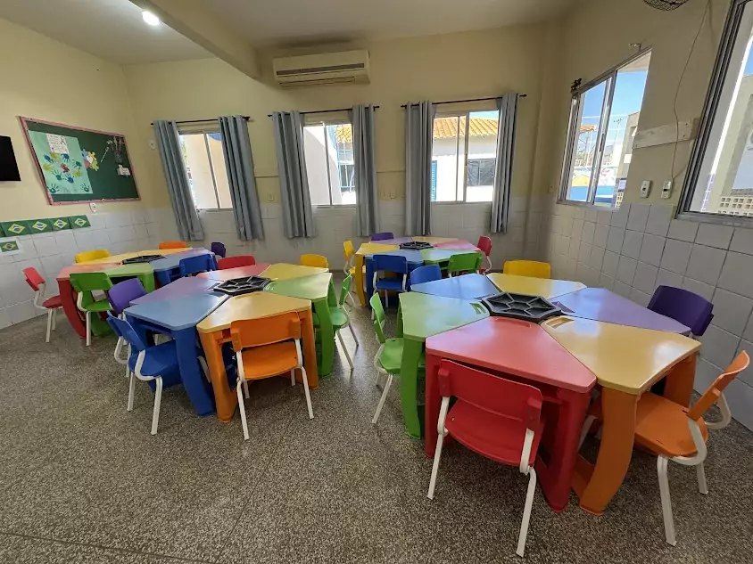 Prefeitura de Caracol adquire novas carteiras modernas e lúdicas