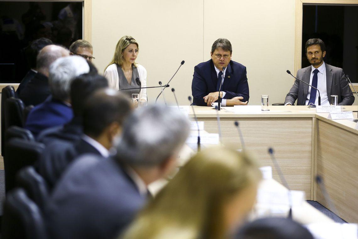 Governo reorganiza 16 áreas portuárias
