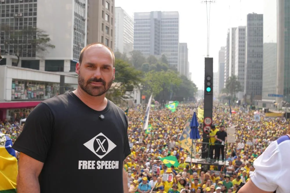 Bolsonaristas ainda apostam em Tarcísio e só Pollon deve seguir extremismo de Eduardo