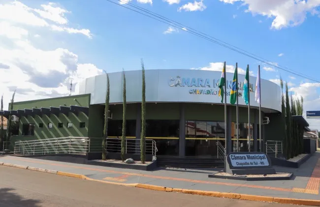 Salário de ‘rainha’ para servidora vira alvo de denúncia contra Câmara no interior